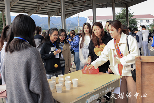 文史相融 悦动校园   公司举行第五届“诗意栖居”公寓文化节开幕式暨“三国风云”趣味游园活动