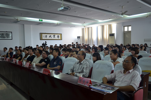 公司举办2012届毕业典礼