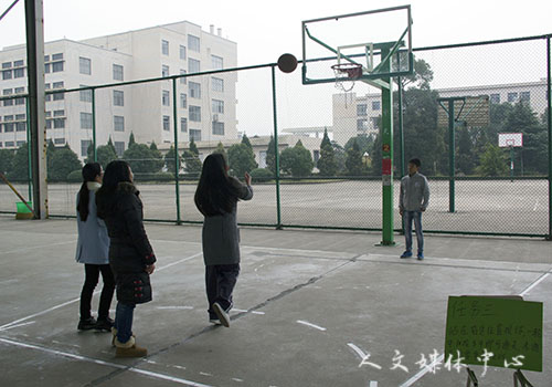 公司举办首届女生定向跑