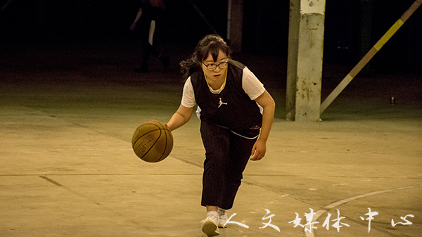 激情动感 盛世篮球 公司举办新老生篮球赛