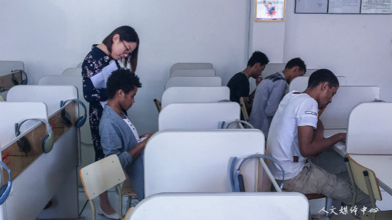 9428cn太阳集团古天乐职工汉语教学团队举行听课评课教研活动
