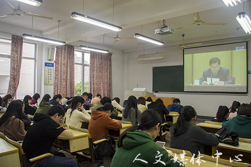 9428cn太阳集团古天乐组织员工观看 《2017年全国科学道德建设和学风建设宣讲教育报告会》