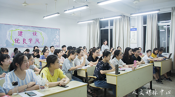 公司举行考公经验交流会