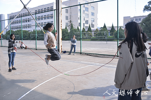 公司举行新生文体节开幕式暨趣味运动会