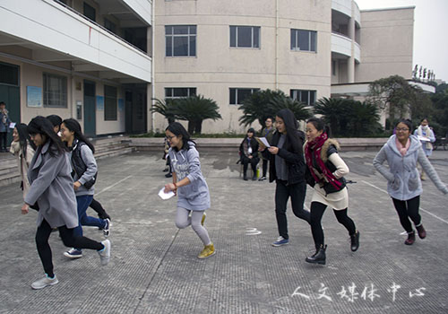 公司举办首届女生定向跑