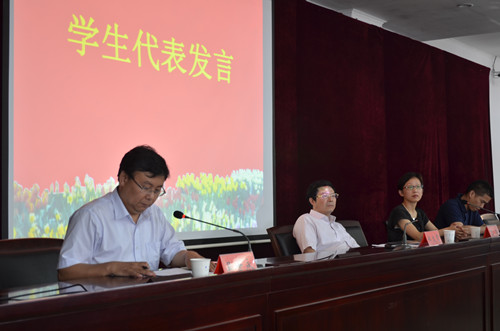 公司举办2012届毕业典礼