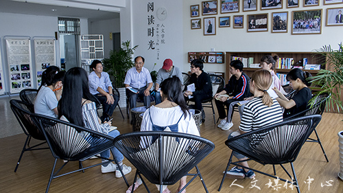 公司举行课程学习师生交流会