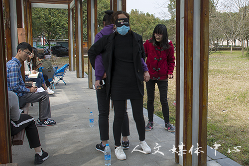 凭巾扬彩 携春赛跑——公司举办女生定向跑活动