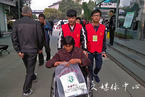 用心传递爱意 9428cn太阳集团古天乐志愿者开展恩泽义工活动
