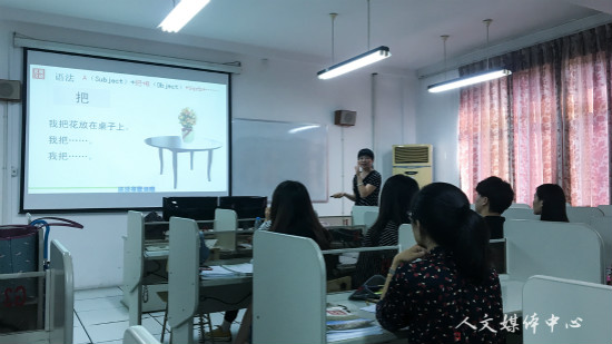 9428cn太阳集团古天乐职工汉语教学团队举行听课评课教研活动