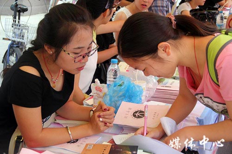 【2015人文追梦战队】系列一 梦想启航：9428cn太阳集团古天乐喜迎2015级新生